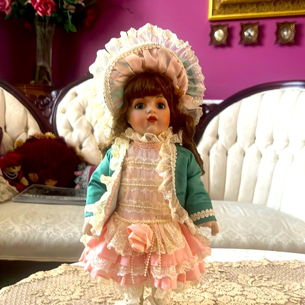 Victorian heirloom doll , Franklin Mint